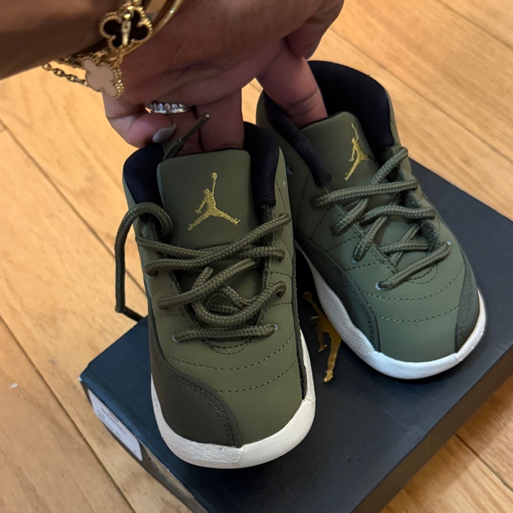 Jordan Kids Sneakers in Olive and Gold